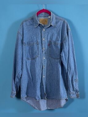 Levi's Vintage Denim Button-Up Shirt Light Blue Men’s Size Medium Classic Y2K